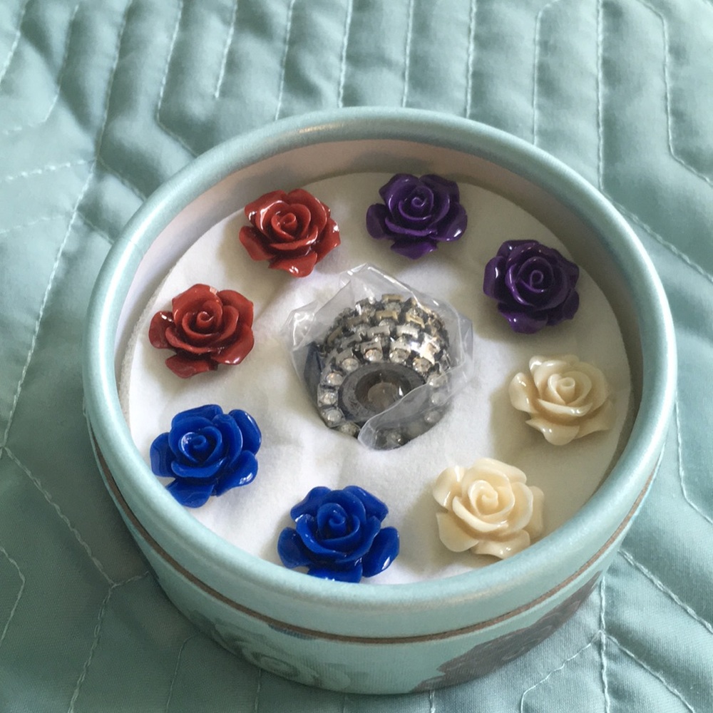 Sweet Romance Earrings
GREAT STOCKING STUFFER!